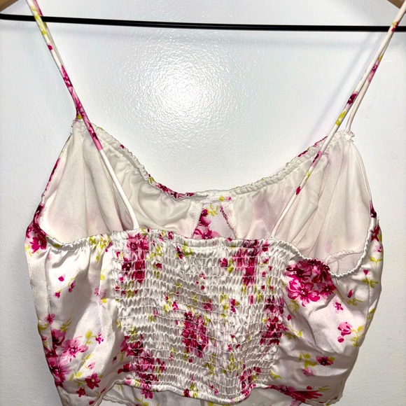 Cute Satin Floral Top - Picture 3 of 3